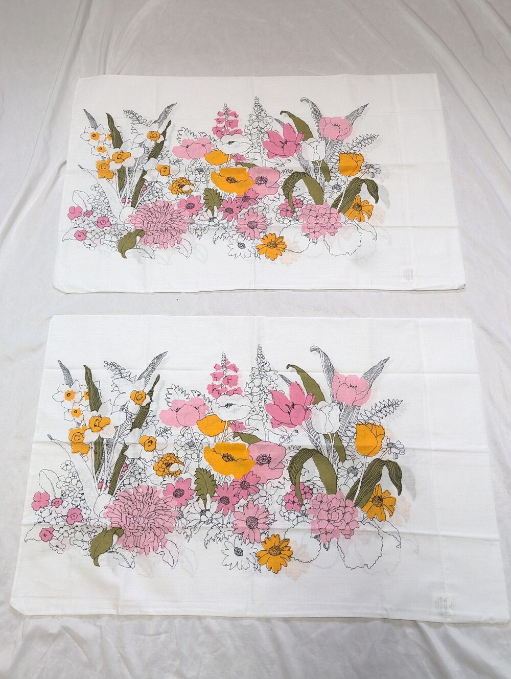 Spring Bouquet By Burlington Home Vtg 70s Floral Pillow Cases No Iron USA Made - Picture 4 of 6